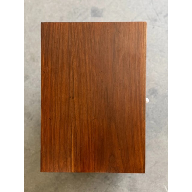 1960s Drexel Nightstand in Walnut - Single For Sale In Los Angeles - Image 6 of 10