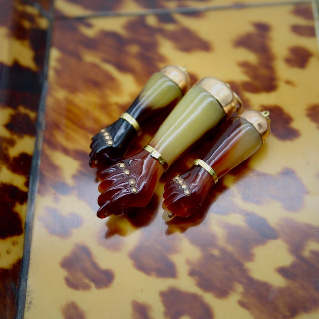 1920s Reddish Brown Celluloid Figa With 9k Gold Cap and 14k Gold Bail For Sale - Image 10 of 10