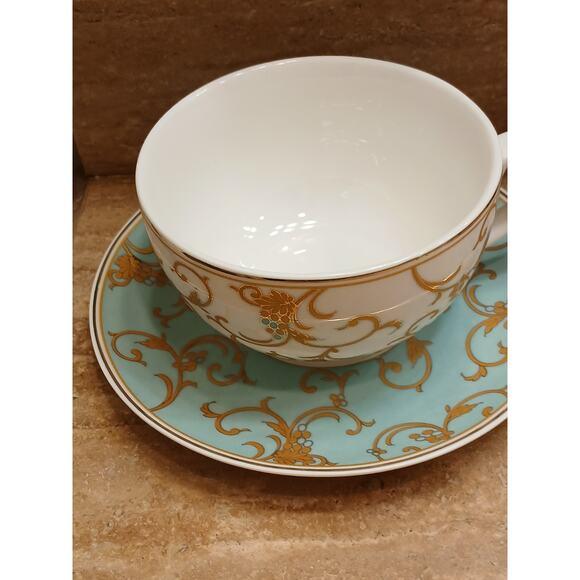 French 1970s Grace's Teaware Large Tea Cup & Saucer Blue Gold Paisely Floral Scrolls Regency For Sale - Image 3 of 16