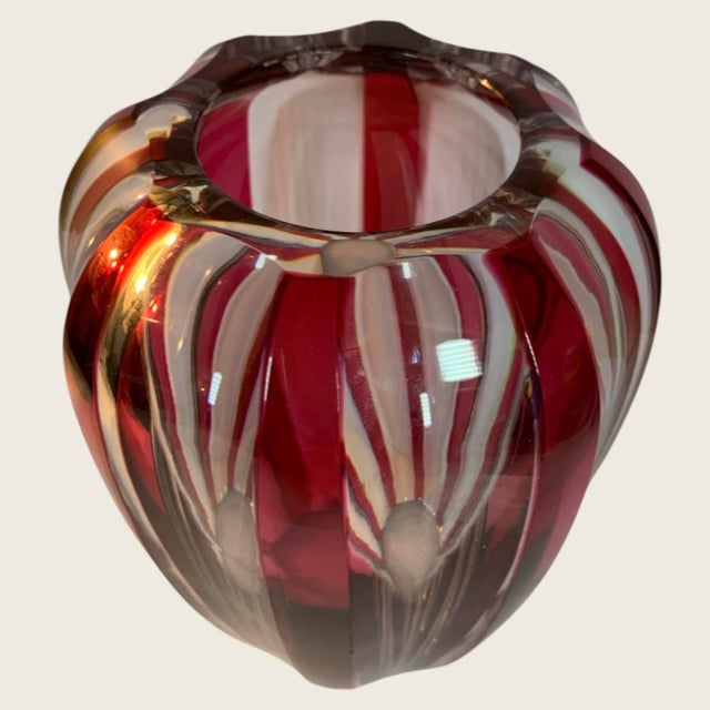 Val Saint-Lambert 1960s Val St Laurent Jemeppe Cranberry Striped Art Deco Vase For Sale - Image 4 of 6