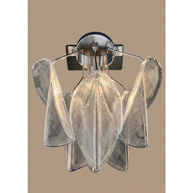 DUTIES FREE A refined expression of Italian craftsmanship, this pair of Murano wall lights features delicate...