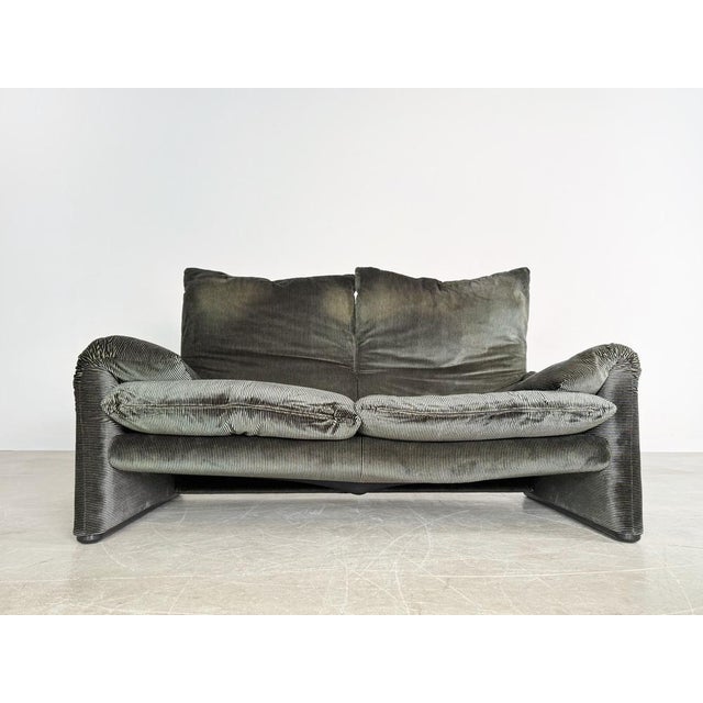 Cassina Maralunga 2-Seater Sofa in Corduroy by Vico Magistretti for Cassina For Sale - Image 4 of 11