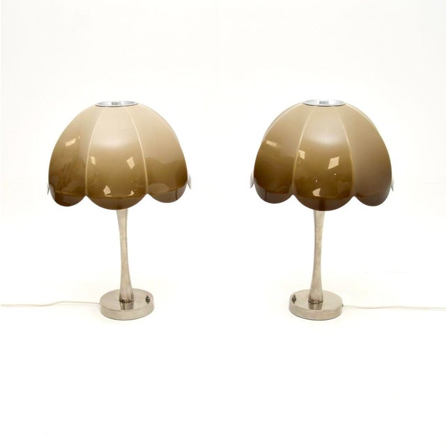 Mid-Century Modern Vintage Chrome and Acrylic Table Lamps in the style of Guzzini, 1970s, Set of 2 For Sale - Image 3 of 11