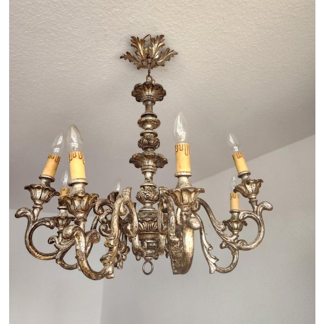 Vintage Louis XV Silvered Hand-Painted Carved Wood Eight-Arm Chandelier with Floral Motifs, Italy, 1920s For Sale - Image 4 of 18
