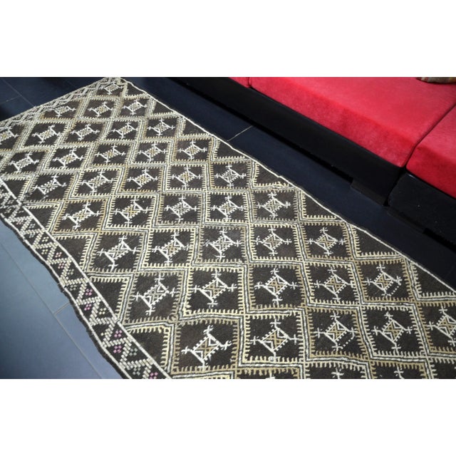 1960s Vintage Turkish Anatolian Handwoven Kilim Rug For Sale - Image 4 of 11