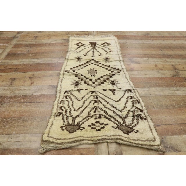 Textile Vintage Berber Moroccan Azilal Rug - 02'07 X 05'06 For Sale - Image 7 of 9