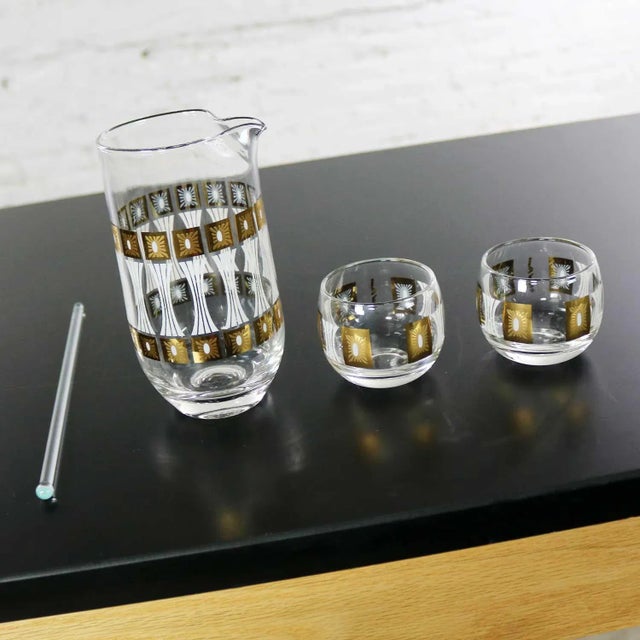 Vintage Mid-Century Modern Fred Press Glass Cocktail Caddy Set in Sun Block Pattern For Sale - Image 6 of 13