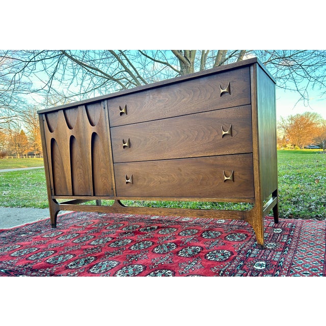Wood Vintage Mid-Century Modern Walnut Broyhill Brasilia Hutch Credenza Sideboard For Sale - Image 7 of 12