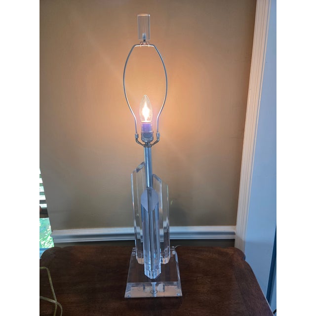 Mid 20th Century Mid-Century Modern Glacier Skyscraper Lucite Table Lamp For Sale - Image 9 of 10