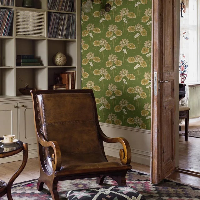 Borastapeter Sample - Boråstapeter Haga Wallpaper in Leaf For Sale - Image 4 of 5