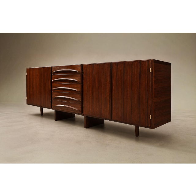 Brazilian Modern Rosewood Credenza With Sculptural Drawers by Jean Gillon, Brazil, 1960s For Sale - Image 10 of 18