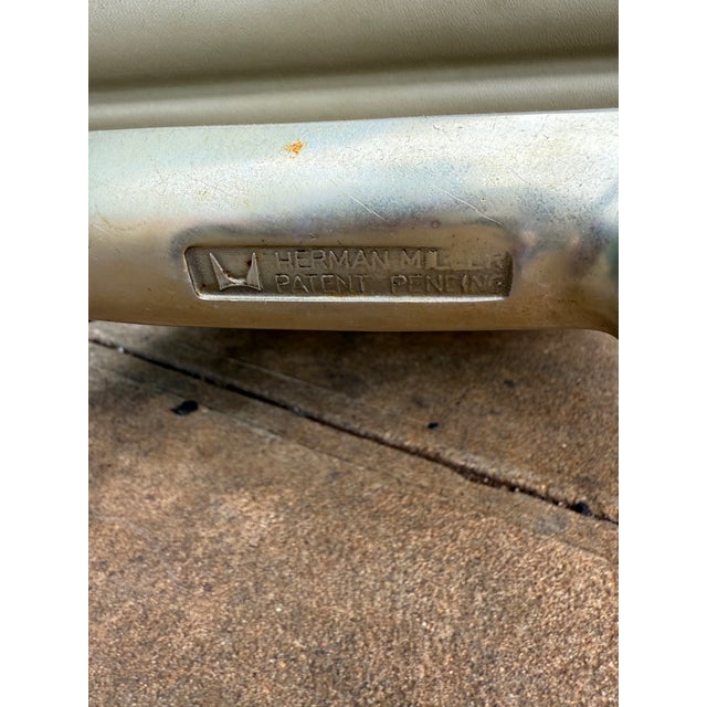 1960s Herman Miller Eames Aluminum Group High Back Lounge Chair Mid Century Modern For Sale In New York - Image 6 of 8