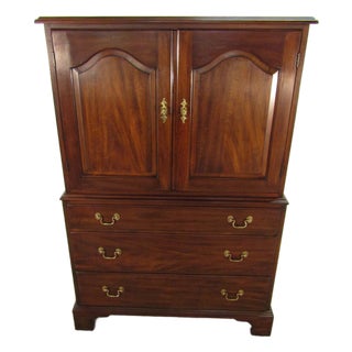 Henkel Harris Solid Mahogany Linen Chest For Sale