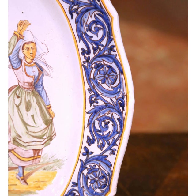 Early 20th Century French Henriot Quimper Faïence Wall Platter For Sale In Dallas - Image 6 of 7