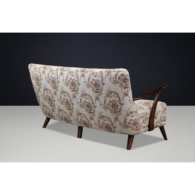 1930s Italian Art Deco Walnut Sofa with Original Floral Upholstery, 1930s For Sale - Image 5 of 13