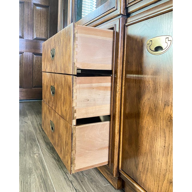 Wood Drexel Heritage Passage Lighted China Cabinet, Campaign Style Display Hutch, 1980s For Sale - Image 7 of 13