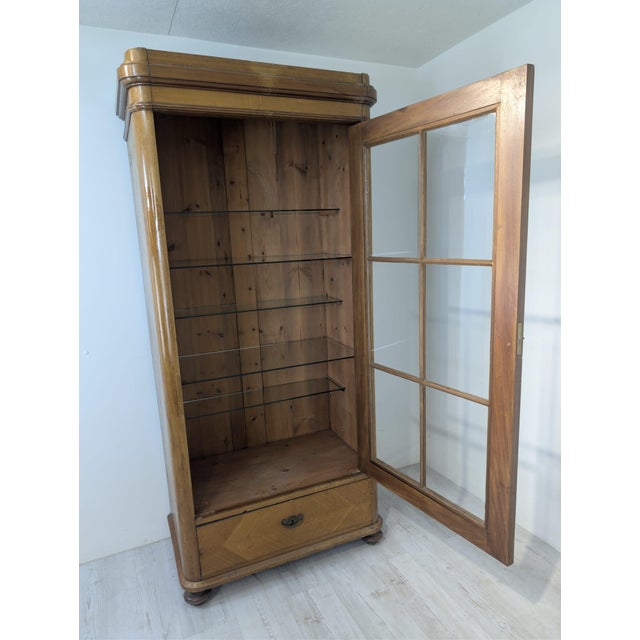 Antique Display Cabinet in Walnut For Sale - Image 5 of 18