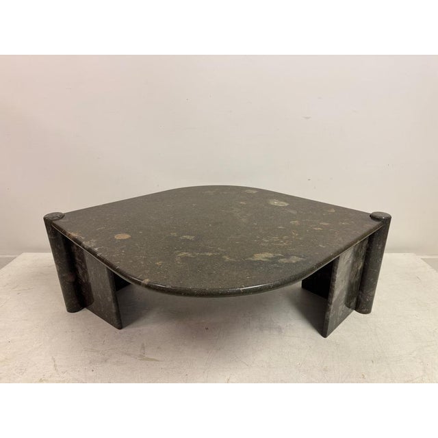 1980s Vintage Sculptural Eye Shaped Coffee Table in Fossil Marble, 1980s For Sale - Image 5 of 15