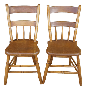 2 Antique 19th Century Colonial Windsor Thumb Back Maple Side End Chairs Pair