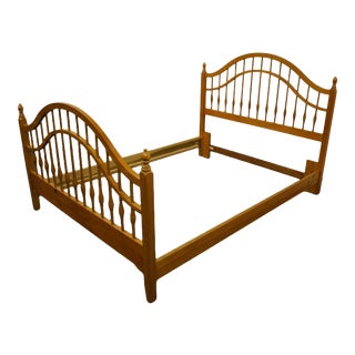 Thomasville Furniture Replicas 1800 Solid Knotty Pine Queen Size Spindle Bed 22911-575 For Sale