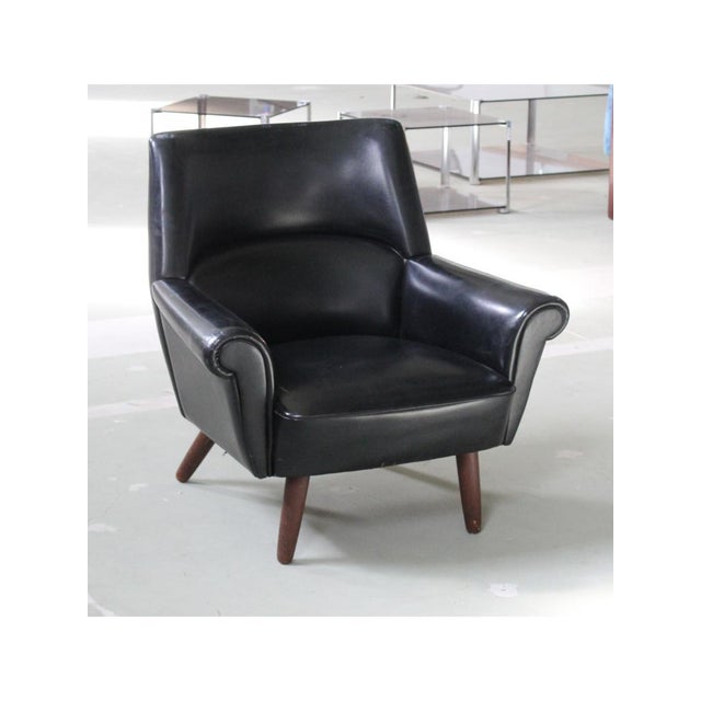 Type Black armchair Date 1960-69 Origin Denmark Materials Leather, Oak Width 80 cm Depth 61 cm Height 82 cm Seat height 36 cm