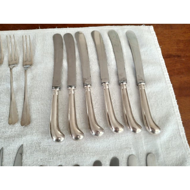 Vintage Cooper Bros England Queen Anne Pistol Handle Silverplate Flatware Service Set 44 PCS For Sale In Saint Louis - Image 6 of 10