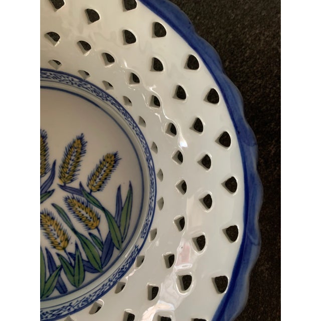 Beautiful ceramic chinoiserie bowl. Made in china. Great vintage condition.