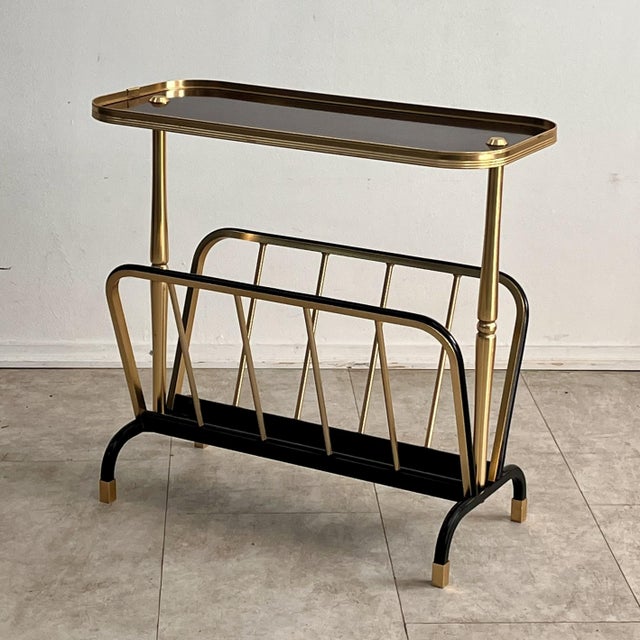 1950s Mid-Century Modern Side Table with Magazine Rack in Brass and Black Lacquered Metal, 1950s For Sale - Image 5 of 6