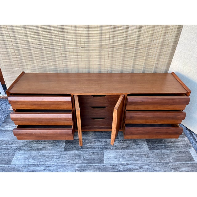 Brown Fully Refinished Mid Century Modern 9 Drawers Dresser /Credenza by Lane Altavista Furniture. Circa 1960s For Sale - Image 8 of 18
