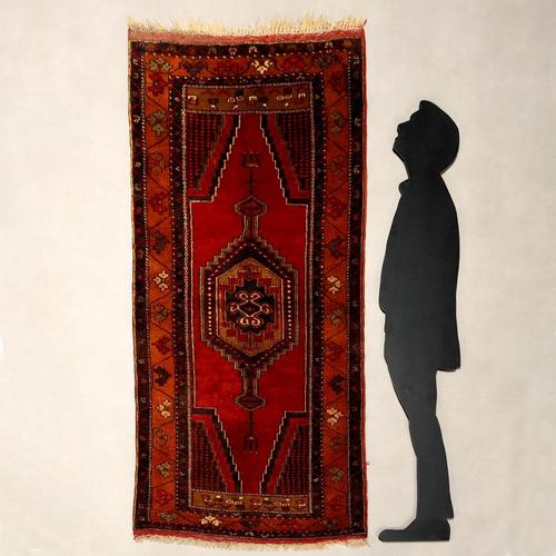 Jorun rug in cotton and wool, large knot, hand-made. This piece is attributed to the mentioned designer/maker. It has no...