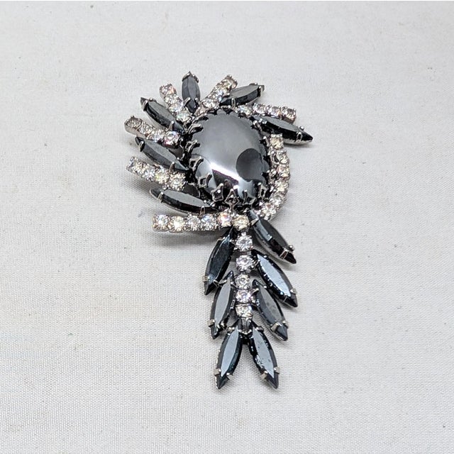 Mid-Century Modern Vintage 1960s Delizza & Elster Cabochon Faux-Hematite With Dangle Drop Brooch For Sale - Image 3 of 8