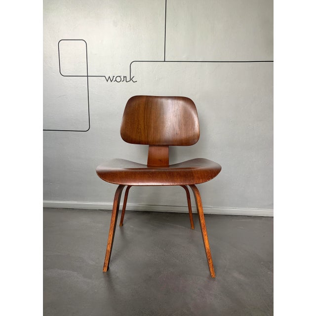 DCW Dining Chair in Wood by Charles & Ray Eames, 1945 For Sale - Image 6 of 18