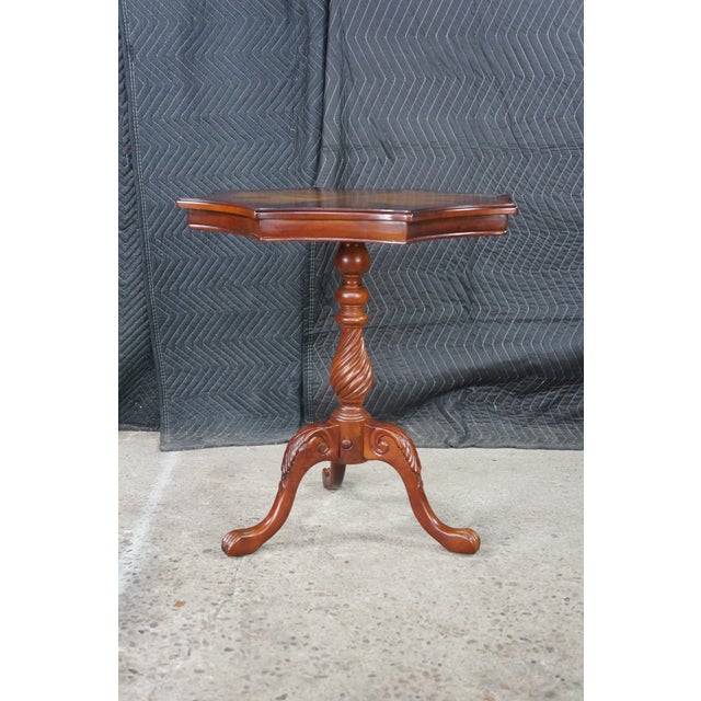 Late 20th Century Vintage Georgian Style Scalloped Mahogany Starburst Inlaid Pedestal Side Table For Sale - Image 5 of 18