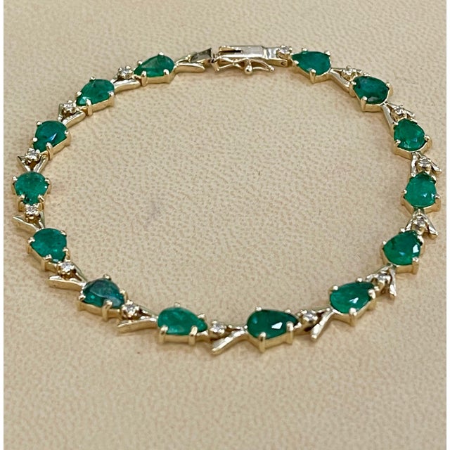 7 Carat Natural Brazil Emerald and Diamond Tennis Bracelet 14 Karat Yellow Gold For Sale - Image 4 of 18