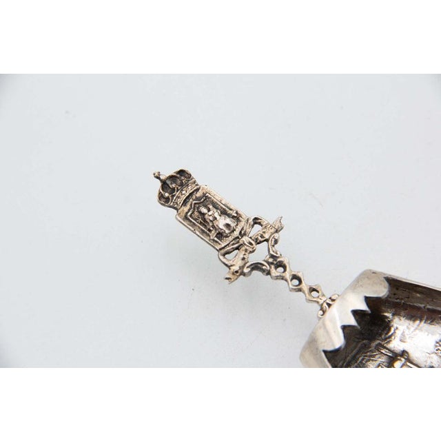 Silver Sugar Shovel with Cutouts and Reliefs, in Good conditions. Designed 1890 to 1919