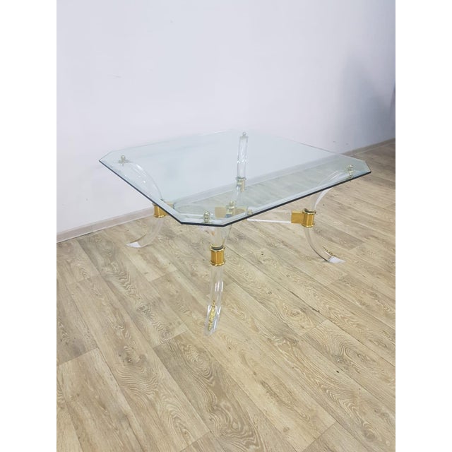 Original coffee table from the 1970s. Made in Hollywood Regency style. A combination of gold-plated brass, acrylic and...