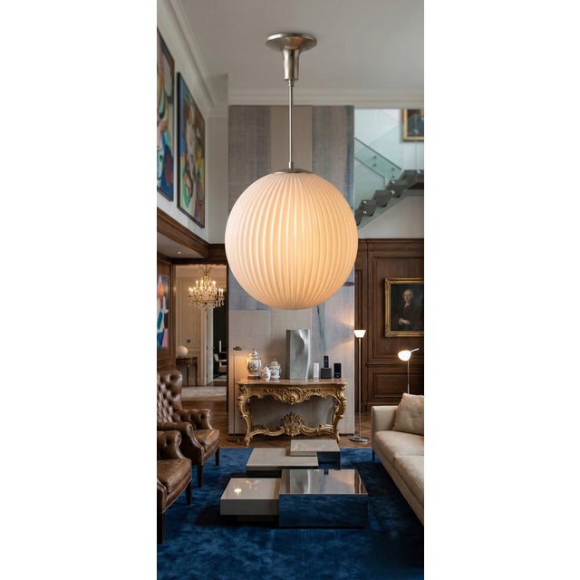 Louis Kalff Vintage Louis Kalff Per Philips – Lampada a Sospensione in Vetro Opalino, Anni ’60 For Sale - Image 4 of 6