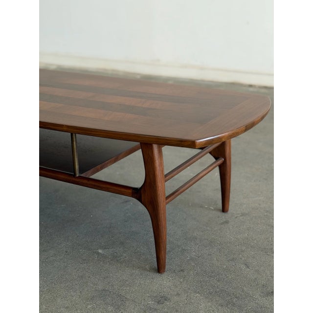 1950s Sculptural Coffee Table in Walnut For Sale - Image 4 of 15