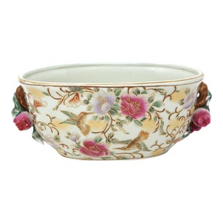 Chinese Chinoiserie Porcelain Footbath / Jardinière With Hummingbirds, Flowers & Pomegranate Handles For Sale