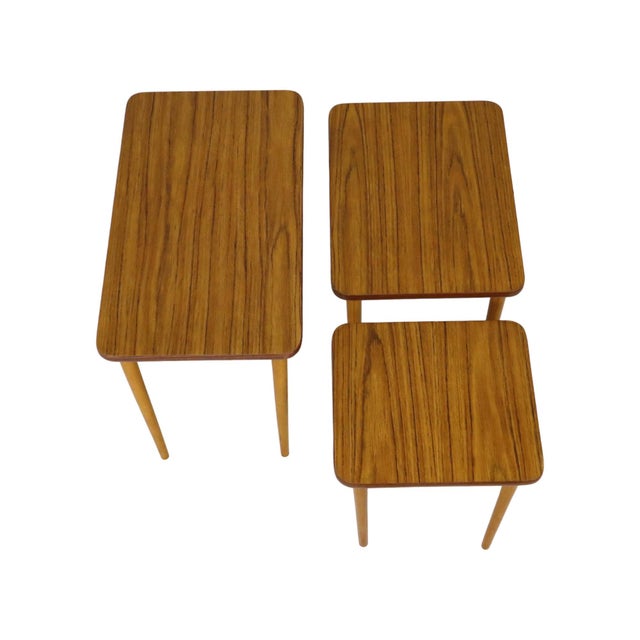 Vintage Nesting Tables in Formica, Walnut and Beech with Conical Legs, 1950s, Set of 3 For Sale - Image 5 of 10