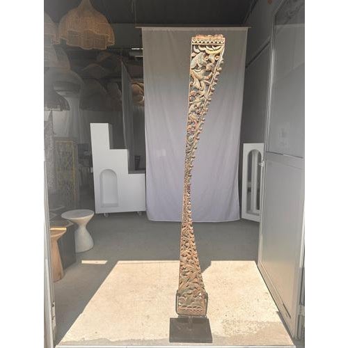 Indonesian Construction Element in Carved Wood with Intertwined Plant Motifs Mounted on a Base For Sale - Image 4 of 18