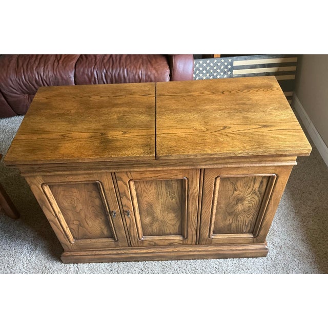 Chestnut 1970s Henredon Artefacts Rolling Flip Top Expanding Bar Cart For Sale - Image 8 of 11