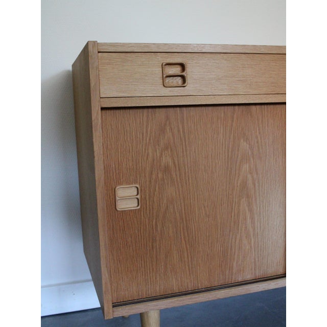 1960s Vintage Danish Sideboard in Oak with Sliding Doors and Drawer, 1960s For Sale - Image 5 of 11