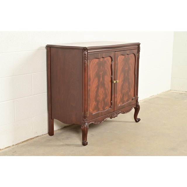 Romweber Romweber Antique French Provincial Louis XV Flame Mahogany Buffet Server or Bar Cabinet, Newly Refinished For Sale - Image 4 of 12