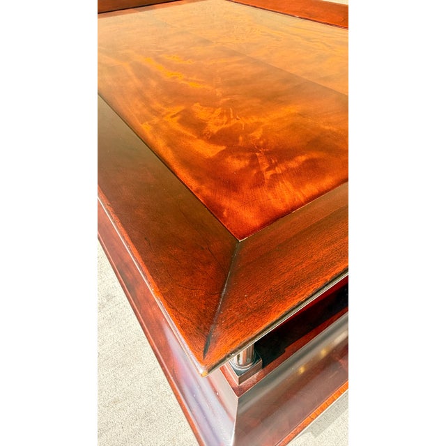 Late 20th Century Baker Furniture Mahogany Two-Tier Coffee Table With Flame Veneer Top & Fluted Columns For Sale - Image 10 of 15