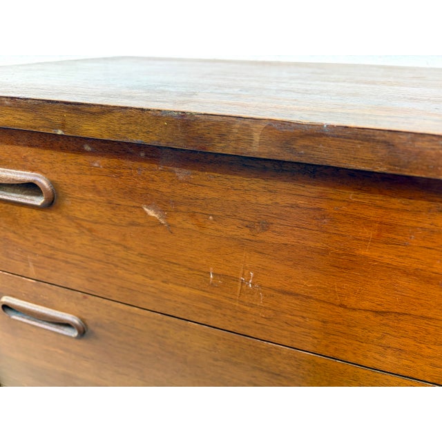 Mid 20th Century Modern Four Drawer Walnut Highboy Dresser For Sale - Image 12 of 14