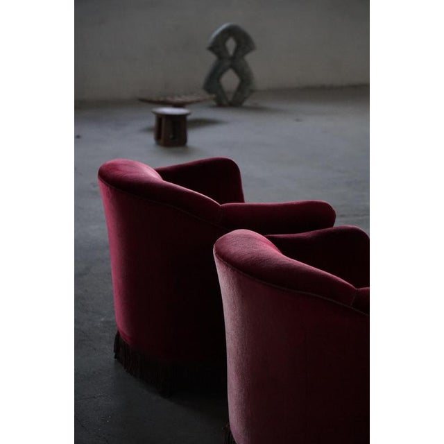 1940s Vintage Danish Curved Lounge Chairs in Deep Red Velvet with Fringes, 1940s, Set of 2 For Sale - Image 5 of 18