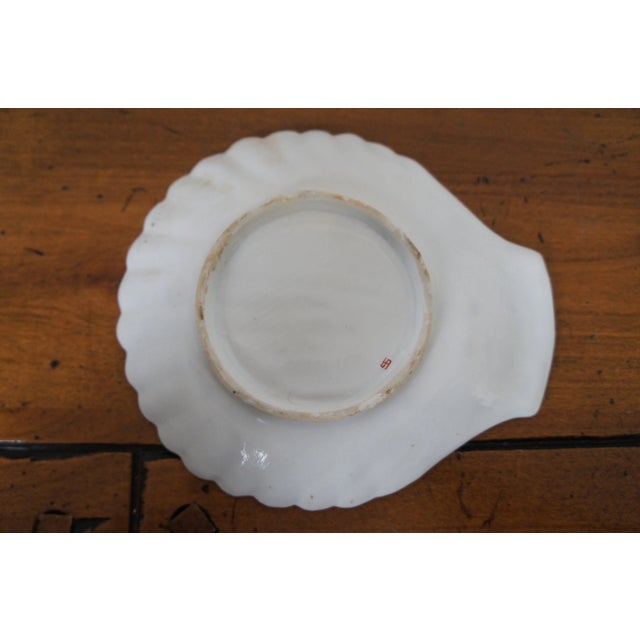 Gold Mid 20th Century Edme Samson French Porcelain Armorial Scalloped Shell Dish For Sale - Image 8 of 10