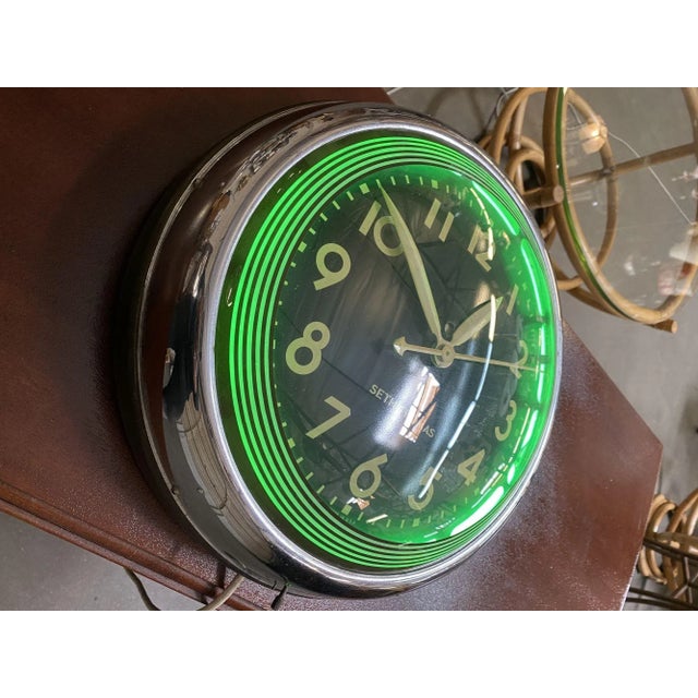 Chrome Art Deco "Chrono-Lite-12" 16" Commercial Neon Wall Clock by Seth Thomas, Circa 1940 For Sale In Los Angeles - Image 6 of 11