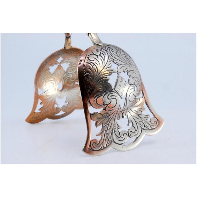 Metal Silver Salad Tongs with Intertwined Shells and Stems For Sale - Image 7 of 9